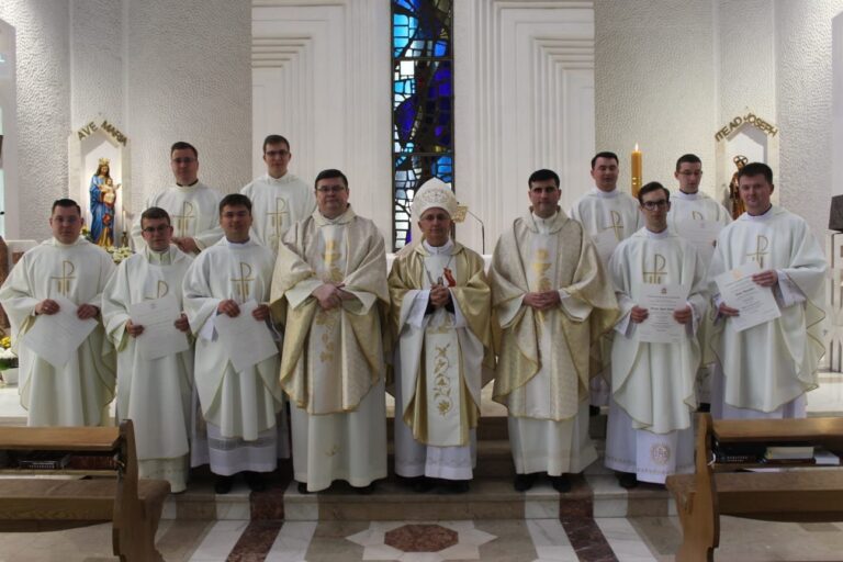 Înmânarea diplomelor de bacalaureat în teologie