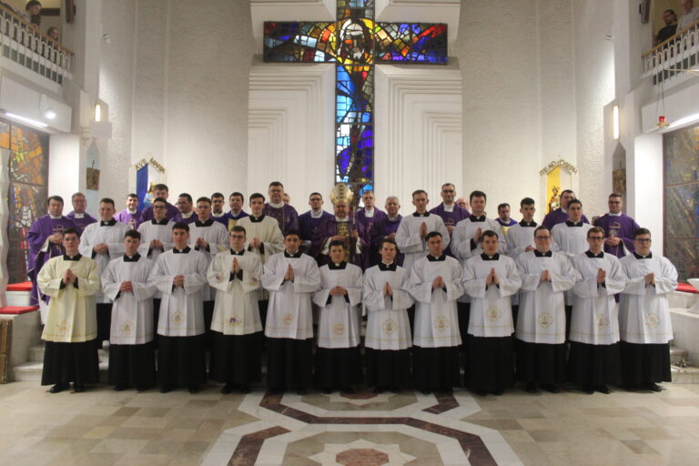 Instituire de lectori și acoliți