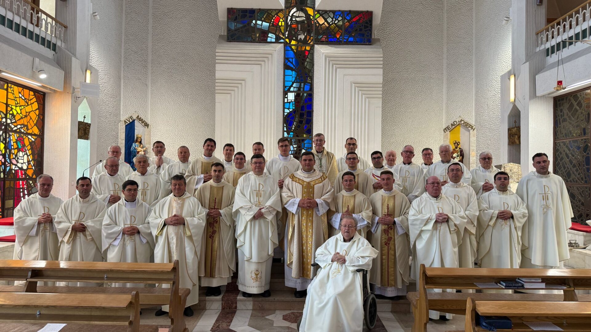 Sfânta Liturghie de mulțumire a noilor prezbiteri și a promoției 1975