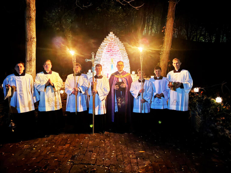 Seminar: Pomenirea tuturor credincioșilor răposați