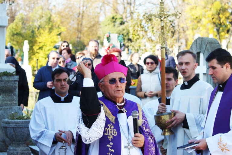 Cimitirul „Eternitatea”: Pomenirea tuturor credincioșilor răposați