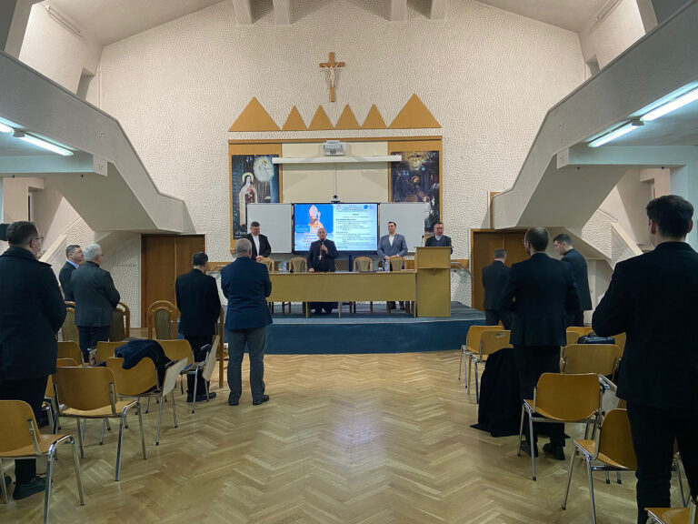 Simpozionul aniversar: „Episcopul Mihai Robu. Un păstor bun şi înţelept”