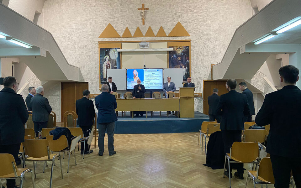 Simpozionul aniversar: „Episcopul Mihai Robu. Un păstor bun şi înţelept”