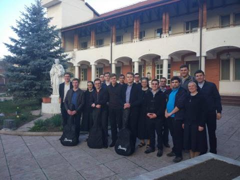 Vizita unui grup de seminariști la căminul de bătrâni „Casa Sfântul Iosif” din Iaşi
