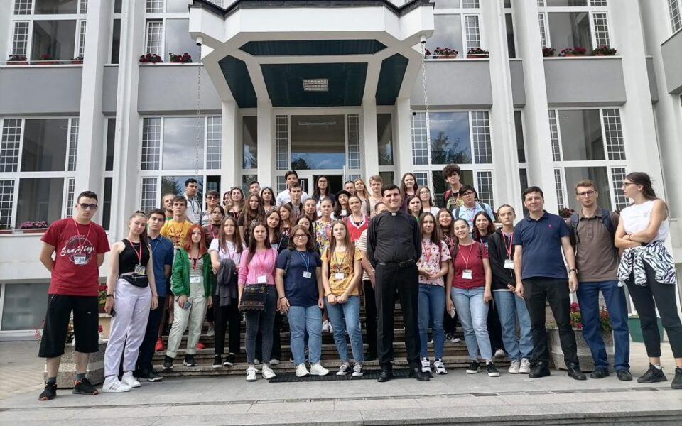 Seminariști implicați la „Școala de vară”