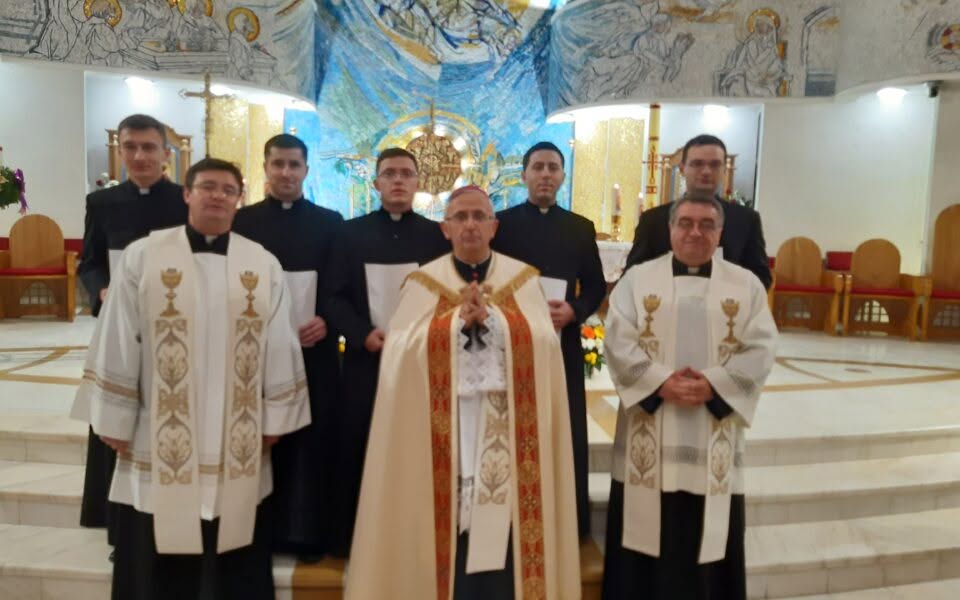Adorație Euharistică de pregătire pentru hirotonirea diaconală