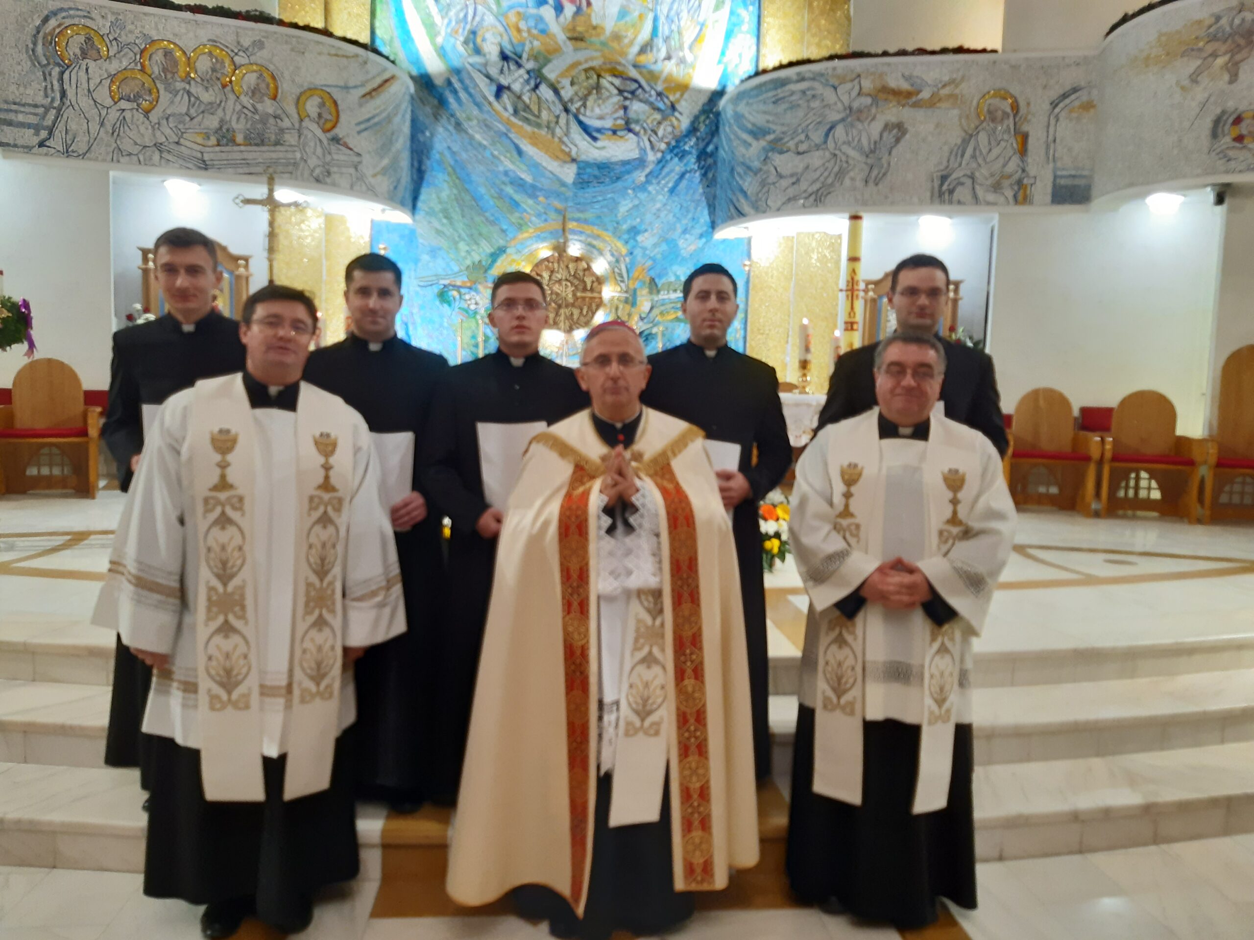 Adorație Euharistică de pregătire pentru hirotonirea diaconală