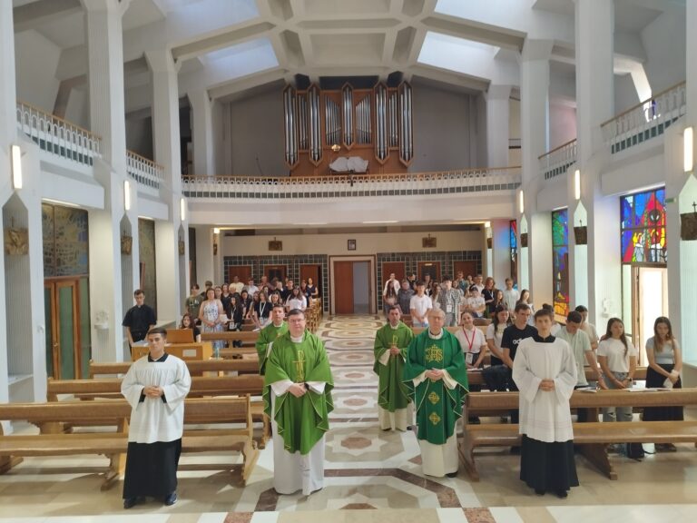 Seminariști la Școala de Vară Teospor