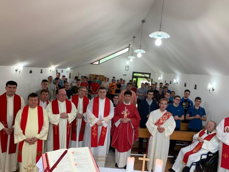 1 iunie, destindere și comuniune