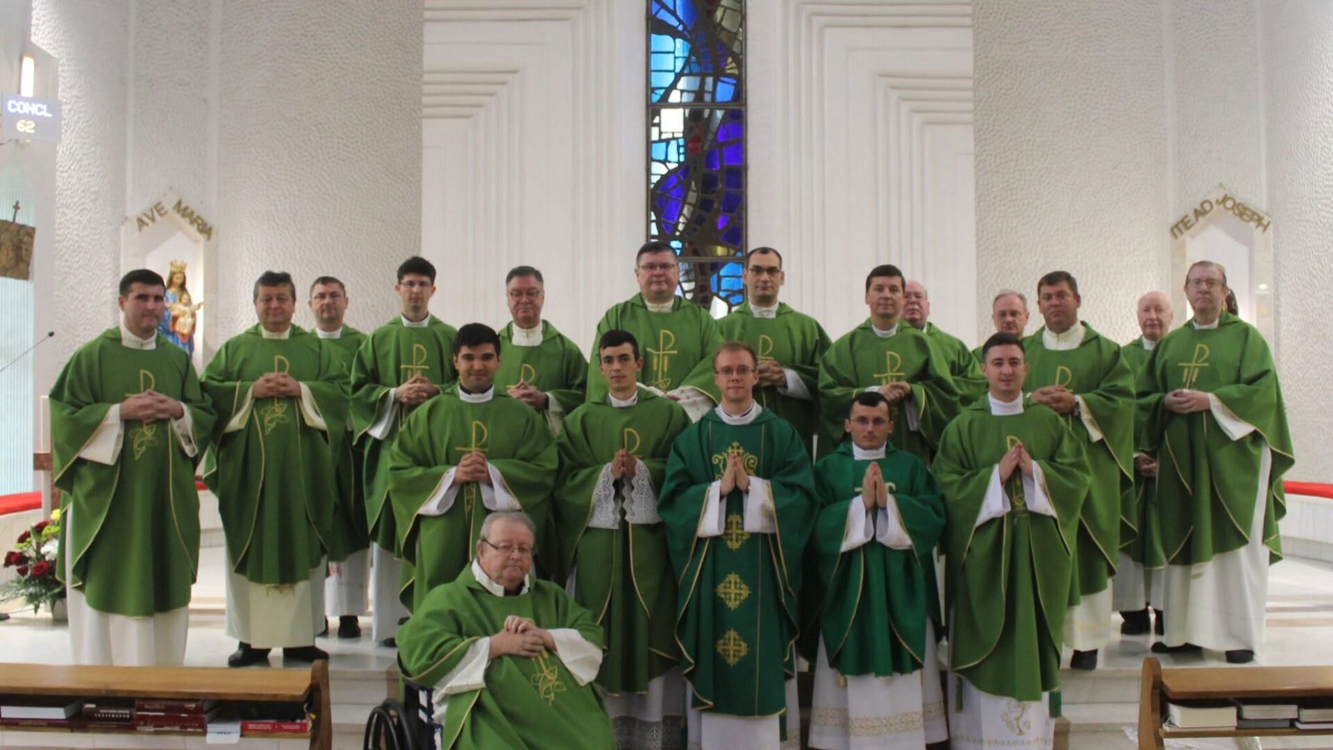 Preoții nou sfințiți au celebrata prima Sfântă Liturghie în capela Seminarului