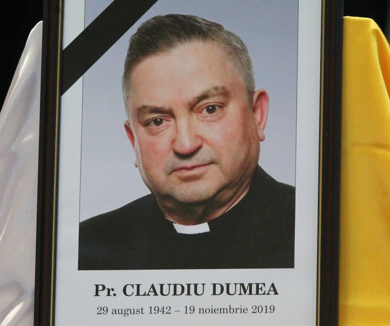 Moment de rugăciune la căpătâiul părintelui Claudiu Dumea