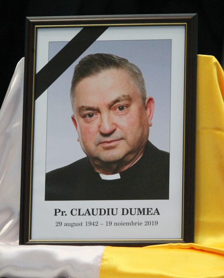 Moment de rugăciune la căpătâiul părintelui Claudiu Dumea