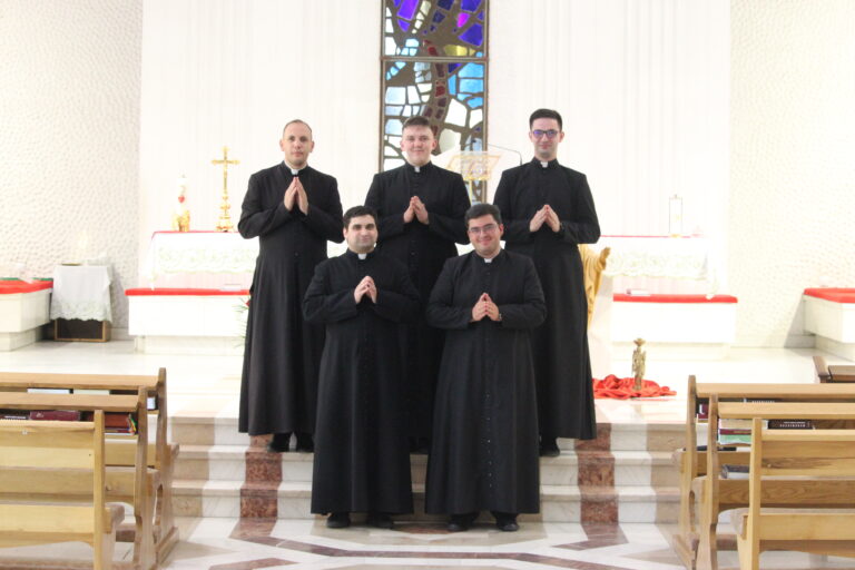 Şapte diaconi vor fi hirotoniţi preoţi la Iaşi şi unul la Bucureşti