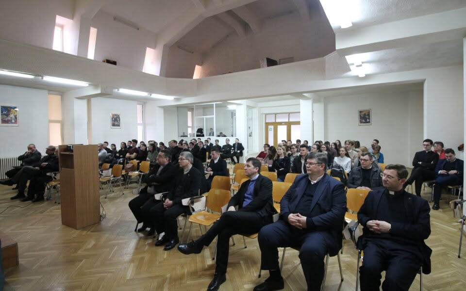 Ziua socială a studenților: Destinul omului, chemare de sus sau chemare de jos?