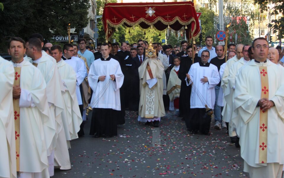 Procesiunea cu Preasfântul Sacrament pe străzile Iașiului