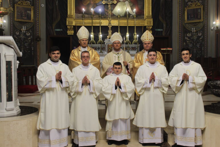 Sfințirea întru diaconat a seminariștilor anului VI