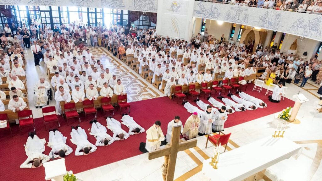 Hirotonirea preoțească a diaconilor în Catedrala „Sfânta Fecioară Maria, Regină” din Iași