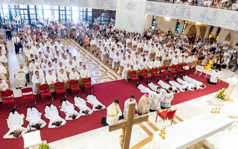 Hirotonirea preoțească a diaconilor în Catedrala „Sfânta Fecioară Maria, Regină” din Iași